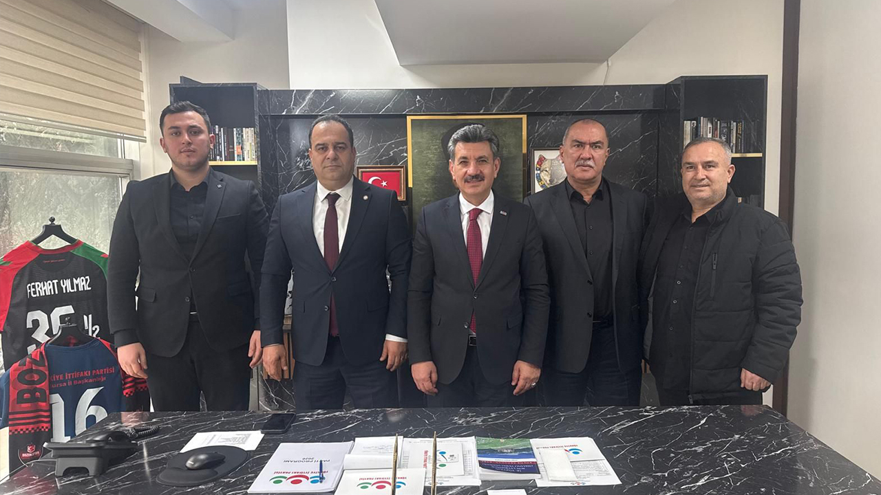 Yozgatlı siyasi parti genel başkanını hemşehrileri yalnız bırakmıyor