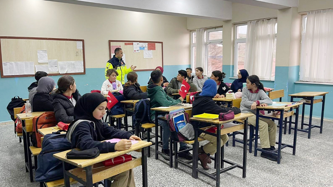 Yozgat’ta Jandarma öğrenciler için sahada!