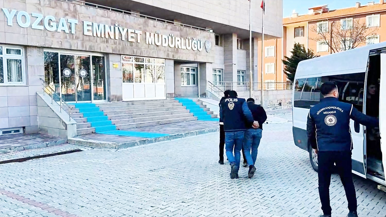 Yozgat’taki operasyonda araçtan inenler say say bitmedi! Bakın kaç kişi çıktı?