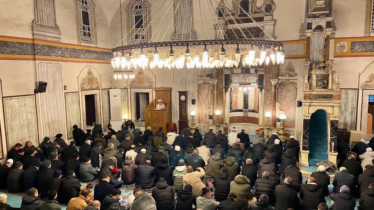 Yozgat’ta Berat Gecesi Camilerde Dualarla İdrak Edildi