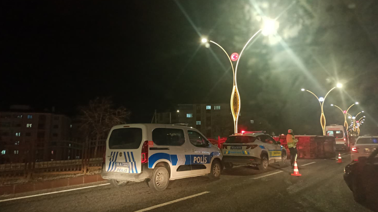 Yozgat’ta Otomobil Yan Yattı: Kontrolden Çıkan Araçta 3 Kişi Yaralandı