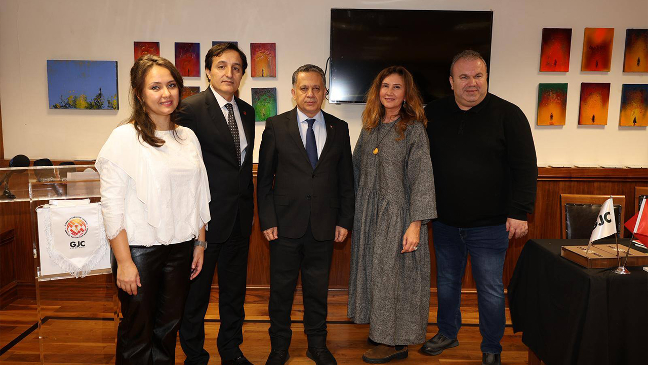 Londra’da Türk ve Uluslararası Gazeteciler Bir Araya Geldi