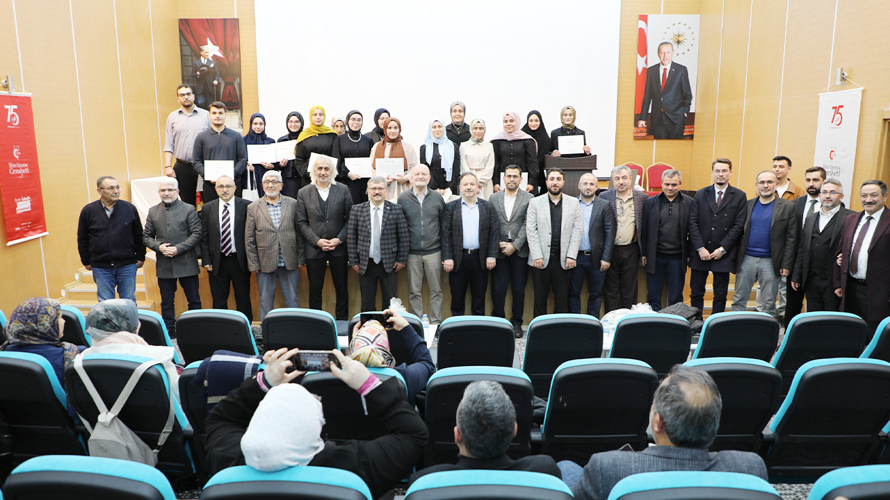 Yozgat Bozok Üniversitesi’nde “Sahn-ı Seman Türkiye Programı” Mezuniyet Töreni Düzenlendi