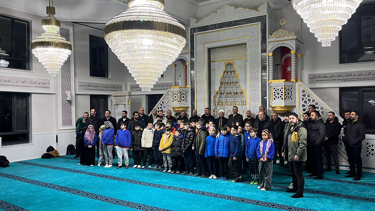Yozgat’ta Öğrenciler ve Veliler Sabah Namazında Buluştu
