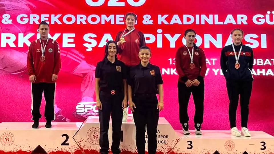 Bozok Üniversitesi Rektörü Evren Yaşar Öğrencisi Elif Sude Elmalı'yı tebrik etti