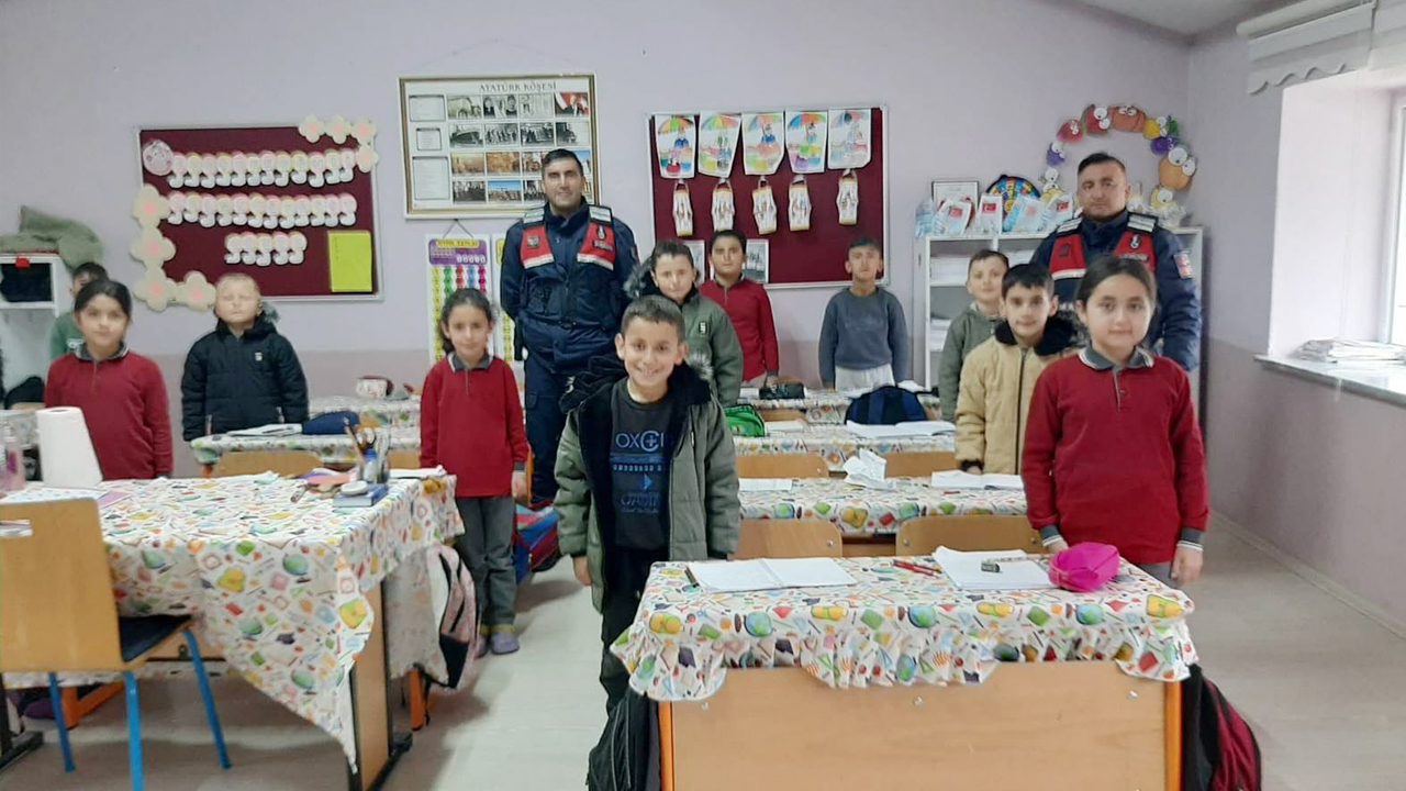 Yozgat’ta Okul Çevreleri ve Servis Araçlarına Jandarma Denetimi