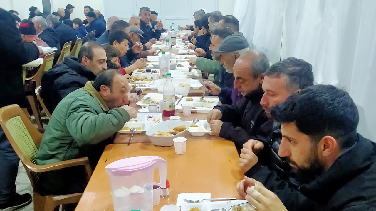 Türkiye’ye Örnek Köy: Akdağmadeni Yeniyapan’da 30 Gün Boyunca Evlerde Yemek Pişmiyor!
