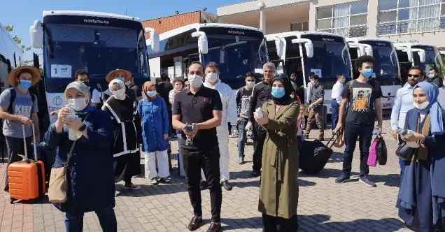 Karantinadan beyaz güvercin ve fidanlarla uğurlandılar