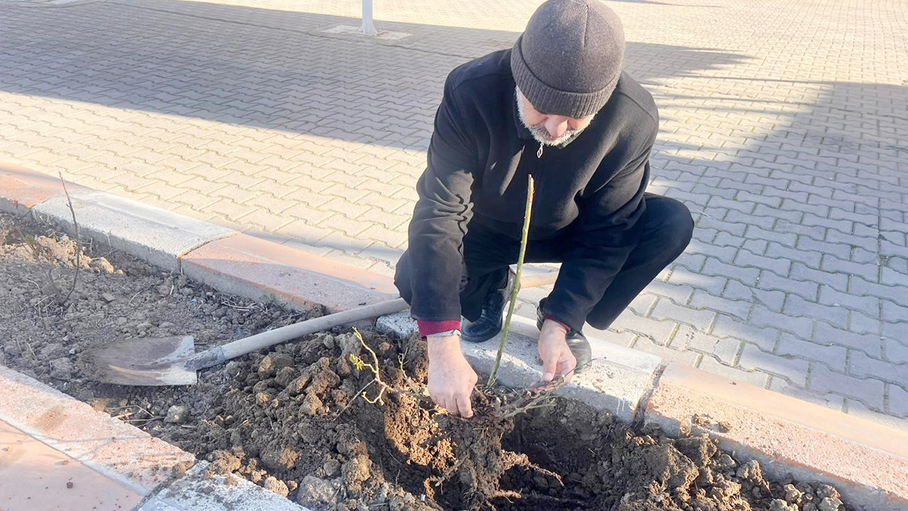 Yerköy Molla Hüsrev Camii Ramazan Amca ile Çiçek Açıyor!