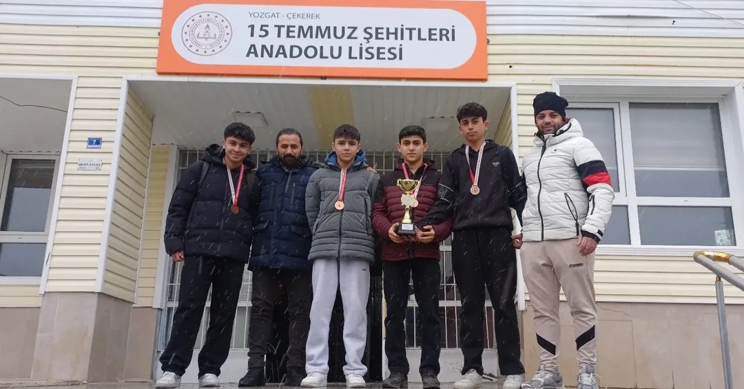 Çekerek 15 Temmuz Şehitler Anadolu Lisesi Dart Yarışmasında İl Üçüncüsü Oldu