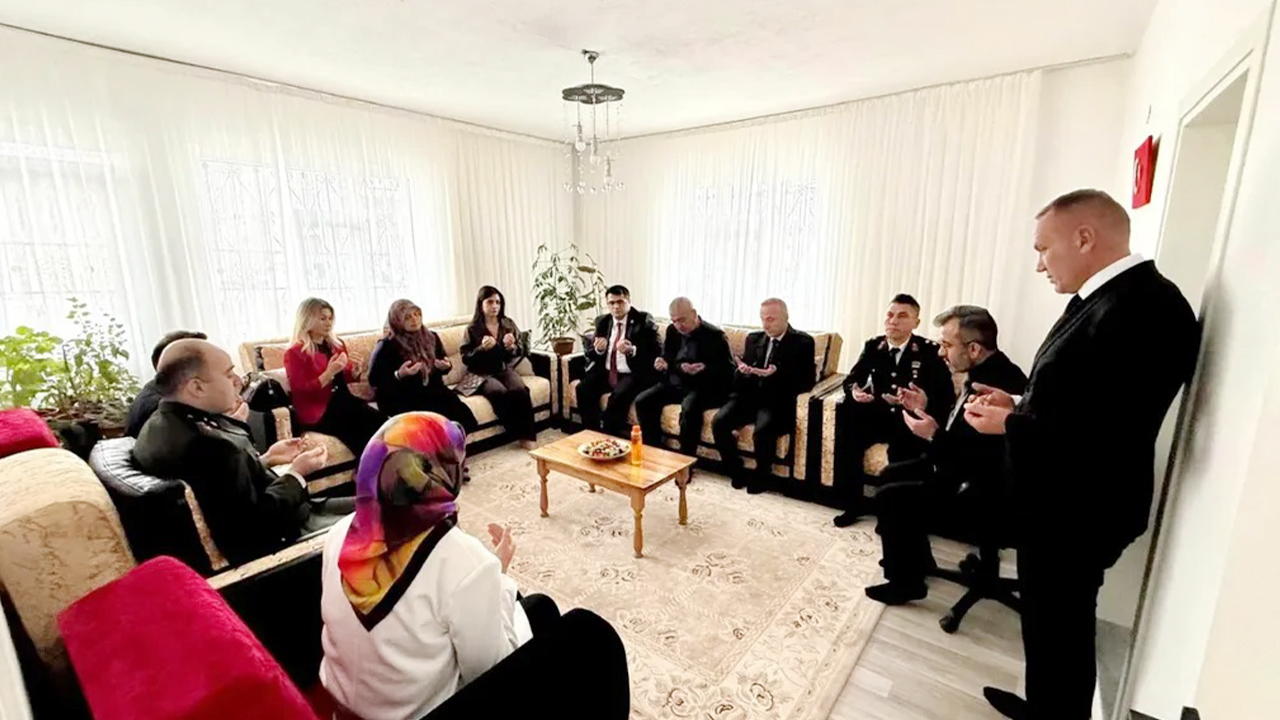 Akdağmadeni’nde Şehit Ailesine Bayram Ziyareti: Devlet Her Zaman Yanlarında