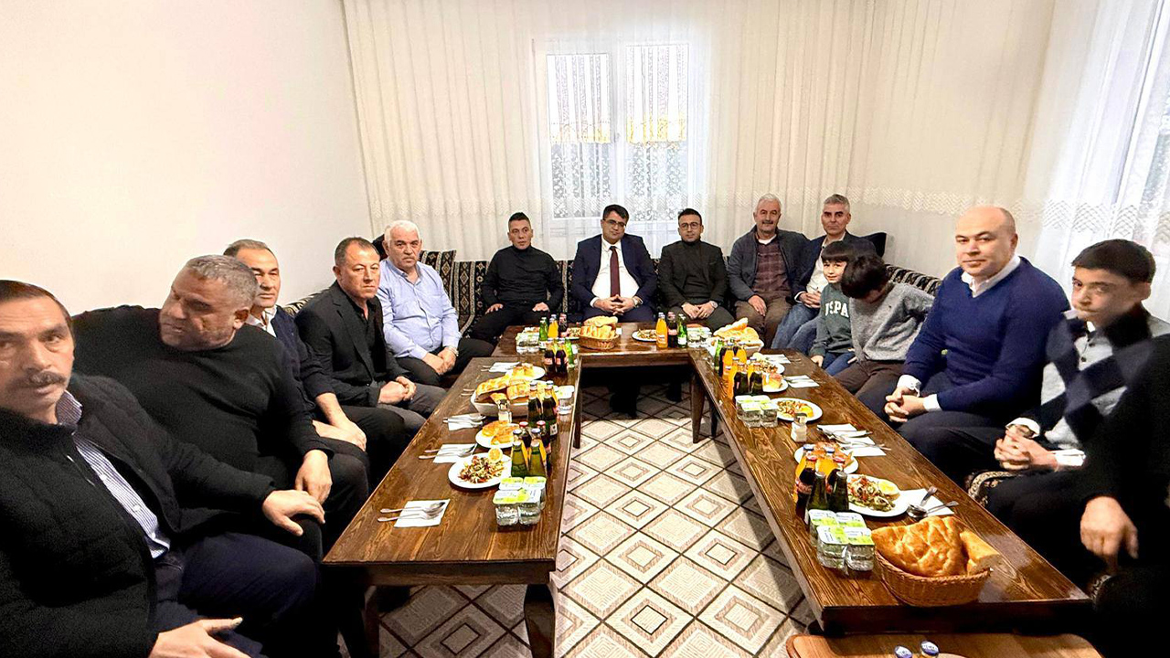 Akdağmadeni Kaymakamı Cafer Kaymakçı Muhtarlarla İftar Sofrasında Buluştu