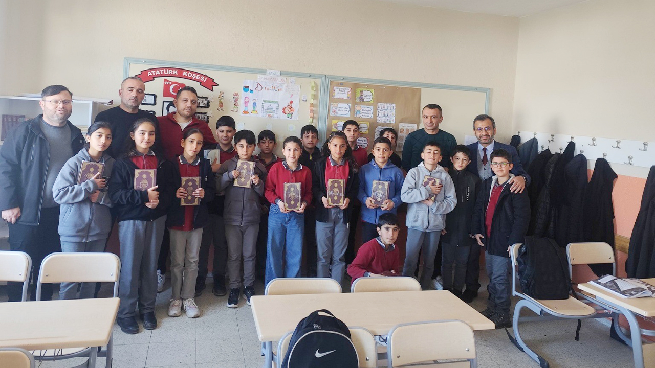 Akdağmadeni’nde gençlerin yolu Kur’an ile aydınlanıyor