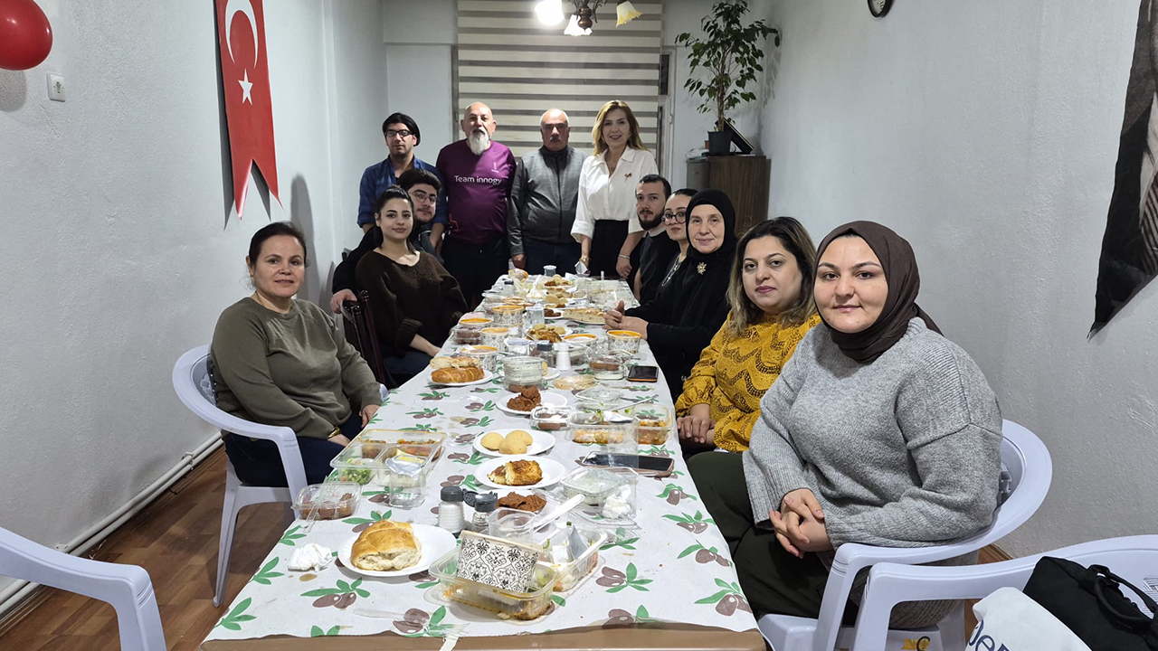 Anadolu Kadınları Dayanışma Derneği Öğrencilerle Ramazan Sofrasında buluştu