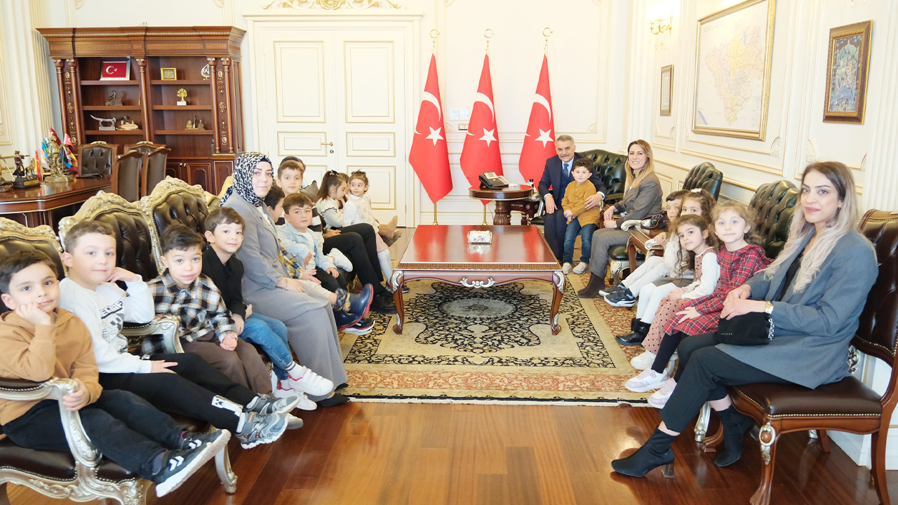 Yozgat Valiliği'nde Neşeli Dakikalar: Vali Mehmet Ali Özkan Minik Öğrencileri Ağırladı