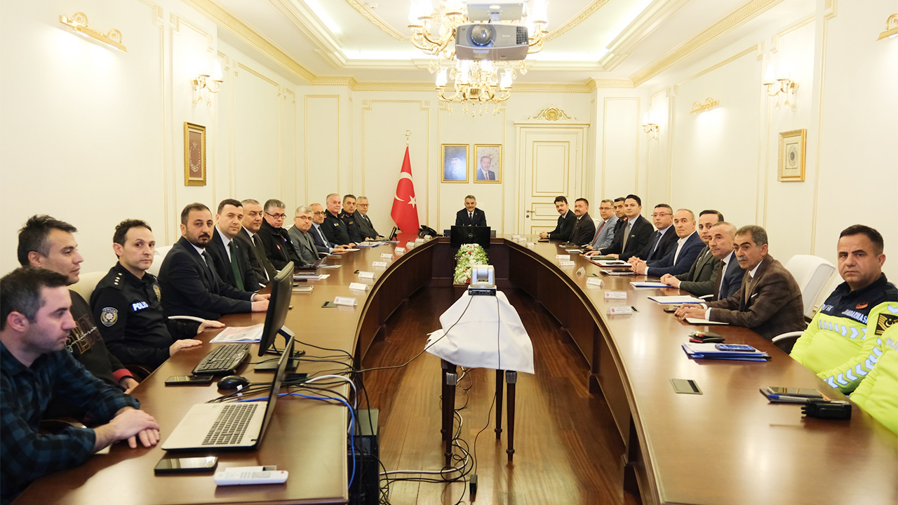 Yozgat’ta Bayram Mesaisi Başladı: Vali Mehmet Ali Özkan Başkanlığında "Huzur" Toplantısı!
