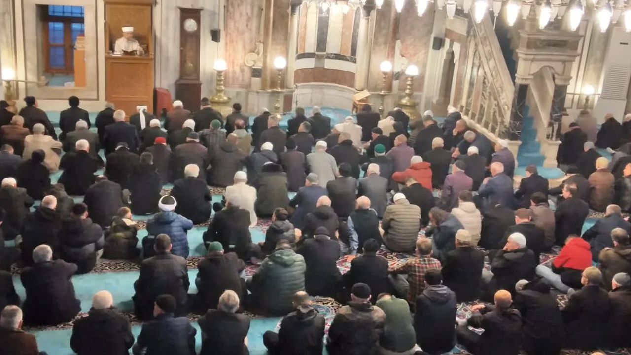 Yozgat’ta Bayram Coşkusu: Çapanoğlu Büyük Cami Namazla Doldu Taştı
