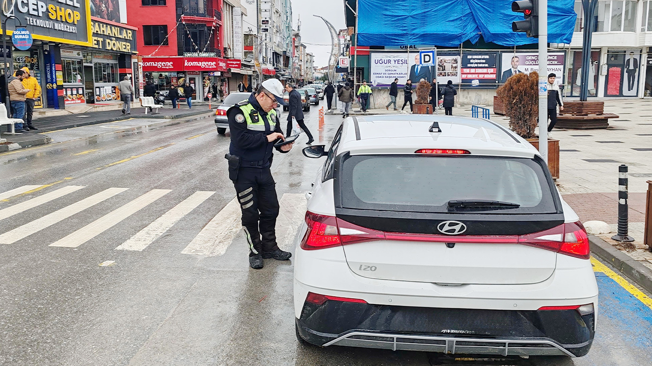 Sorgun’da Trafik Denetimi: 105 Araç Kontrol Edildi, Kuralları İhlal Edenlere Ceza Yağdı!