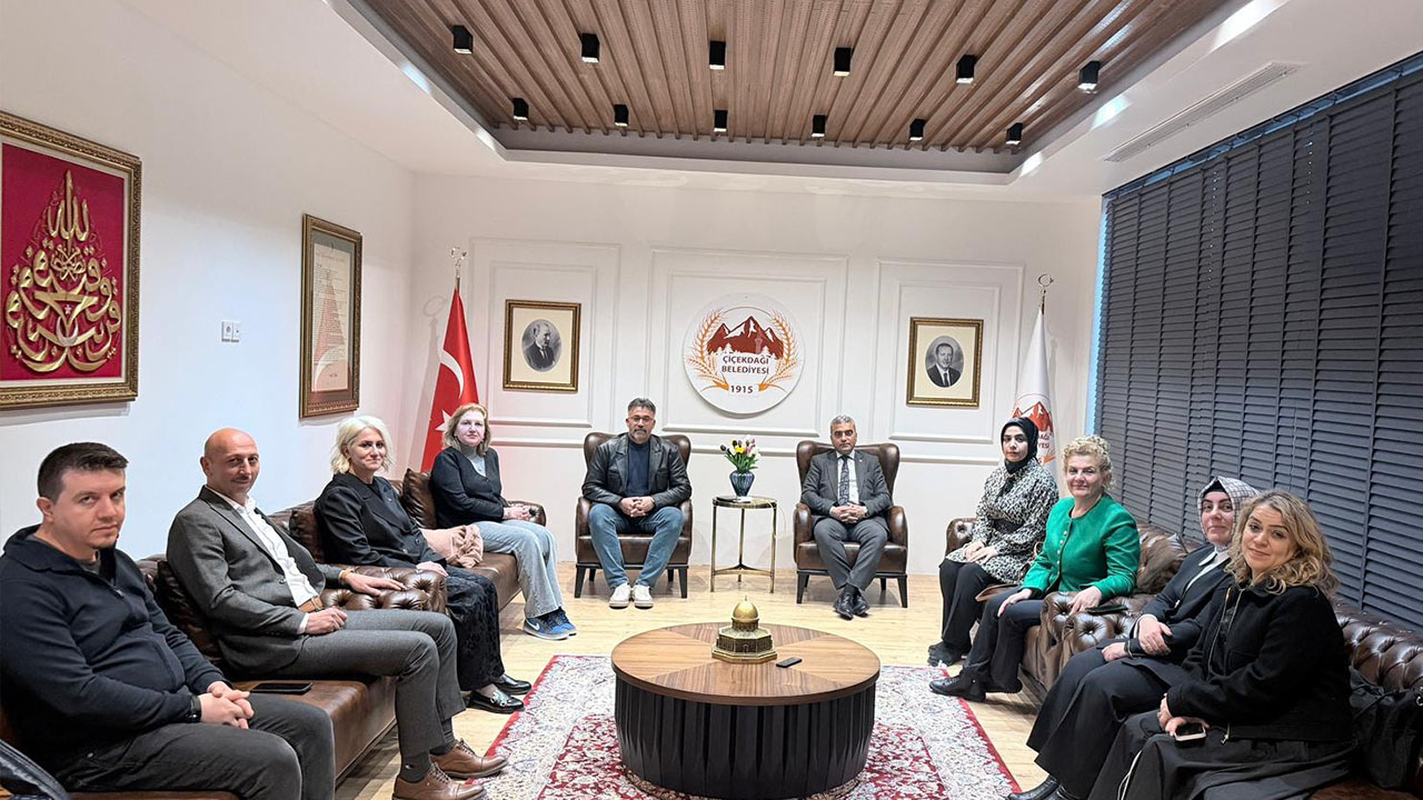 Çiçekdağı Belediyesi Öğretmen ve Öğrencilerle İftar Sofrasında Buluştu