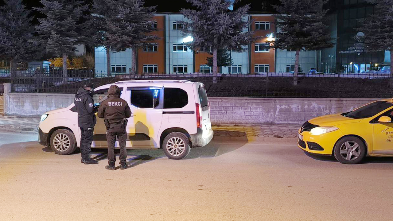 Yozgat İlçelerinde Güvenlik ve Narkotik Operasyonları Artıyor: Aranan Şahıslar Yakalandı, Trafik ve Okul Denetimleri Sür