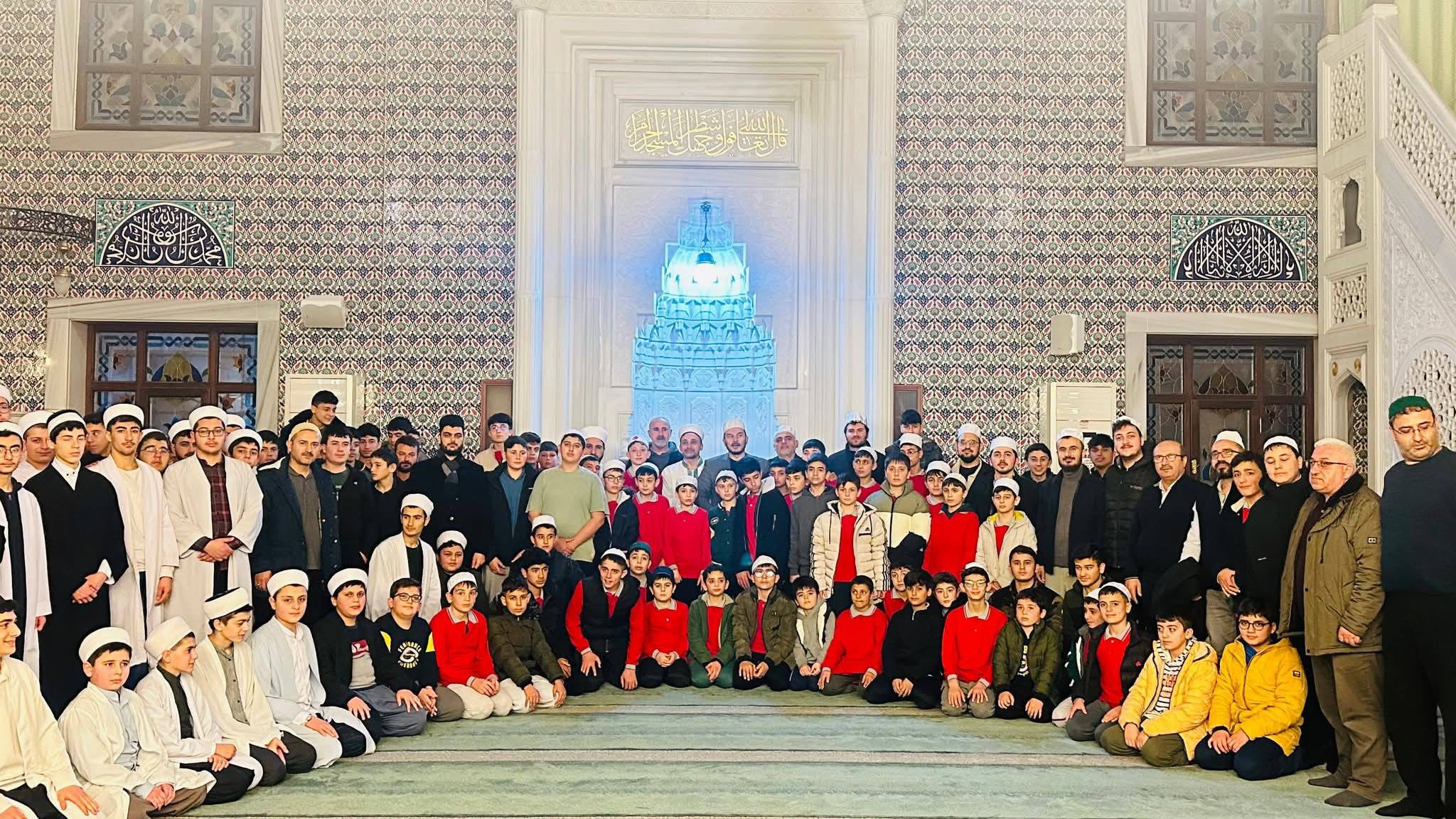 Diyanet Gençlik Hizmetleri Daire Başkanı Mehmet İzci Sorgun’da Gençlerle Teravihte Buluştu