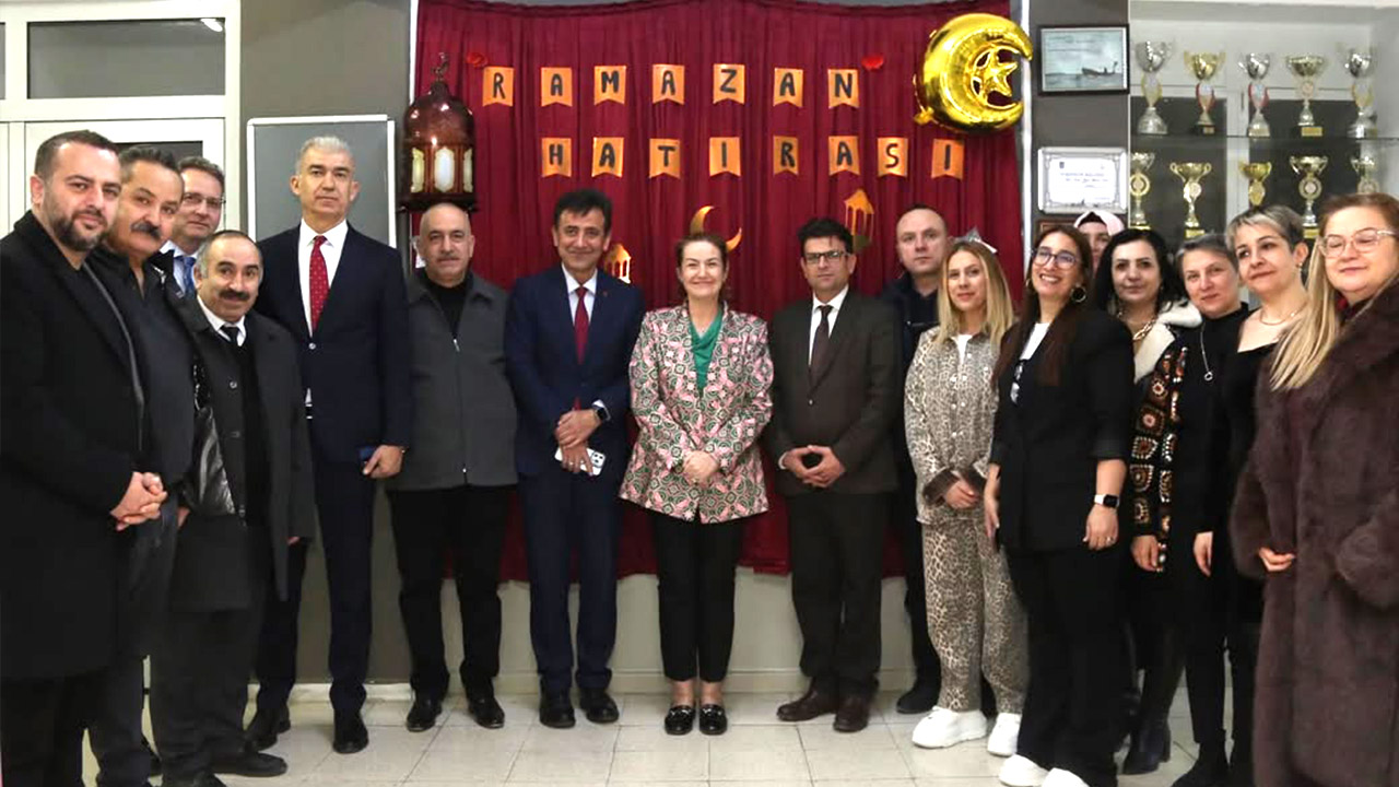 Etimesgut Kaymakamı Özlem Bozkurt Gevrek Gönül Sofrasında Öğrencilerle Bir Araya Geldi