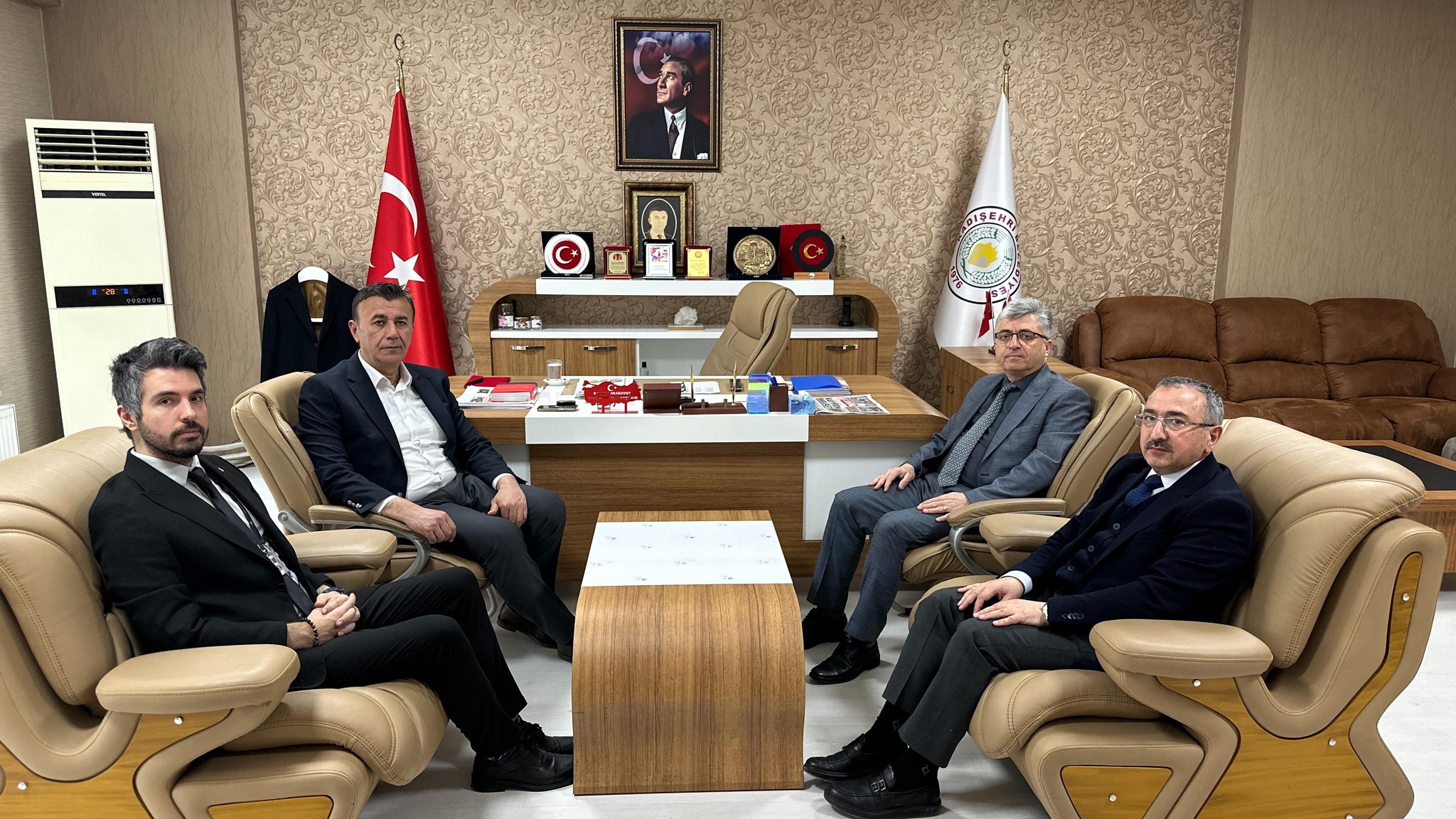 Yozgat’ta Sağlık Yöneticilerinden Kadışehri Belediye Başkanı Karadavut’a Ziyaret