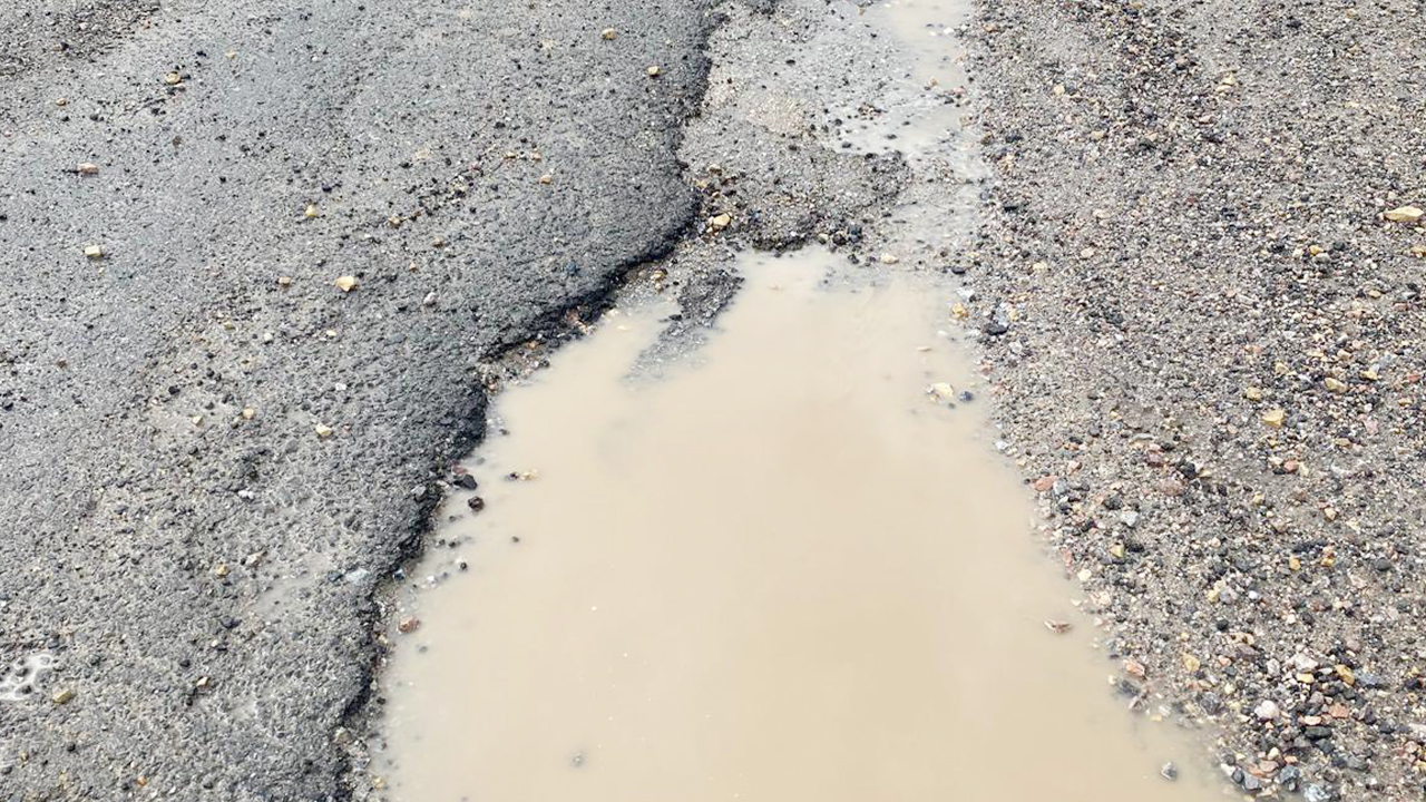 Yozgatlı şair yol derdini şiirle dile getirdi: Yolumuz Köstebek Yuvası Gibi Müdürüm