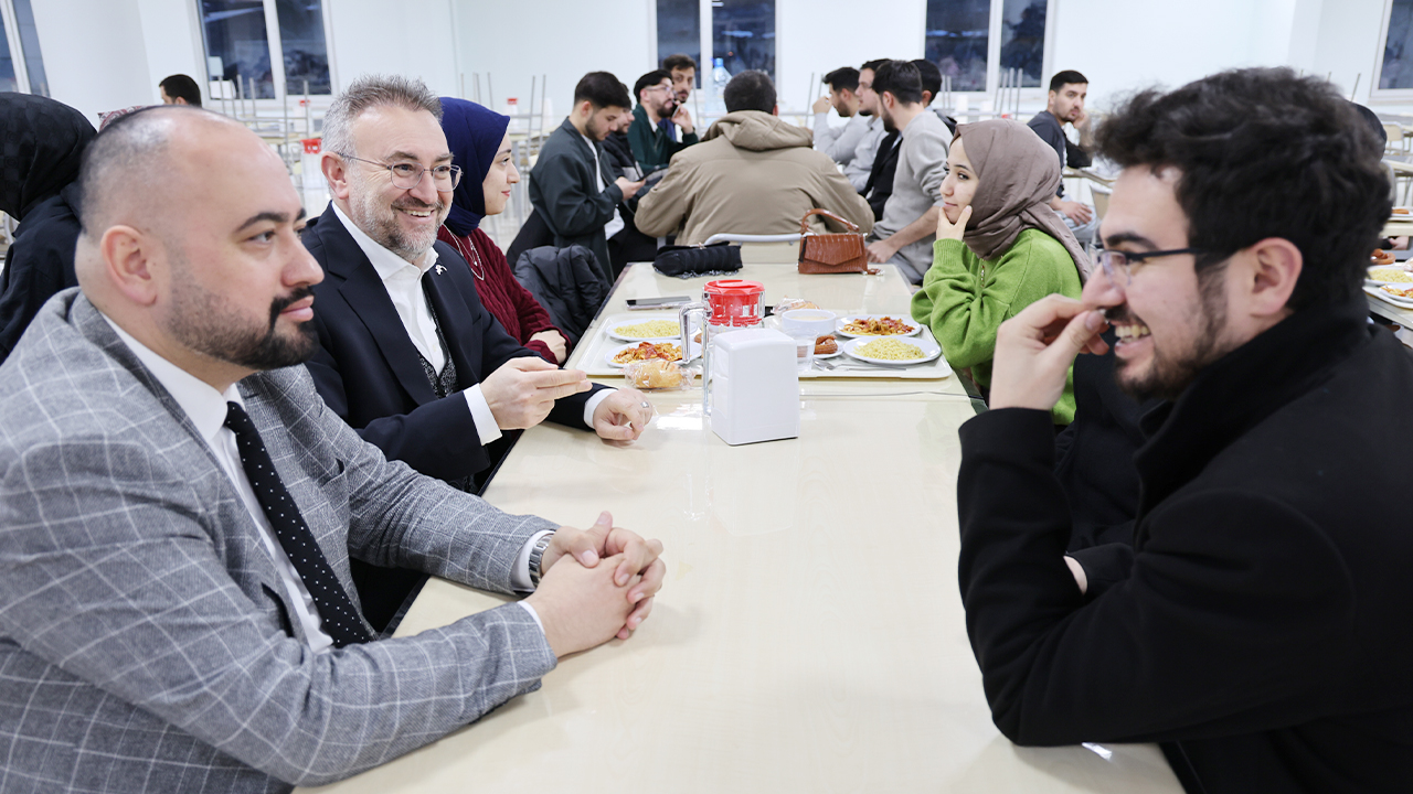 Bozok’ta Ramazan Bereketi: Rektör Yaşar İftarda Öğrencilerle Buluştu