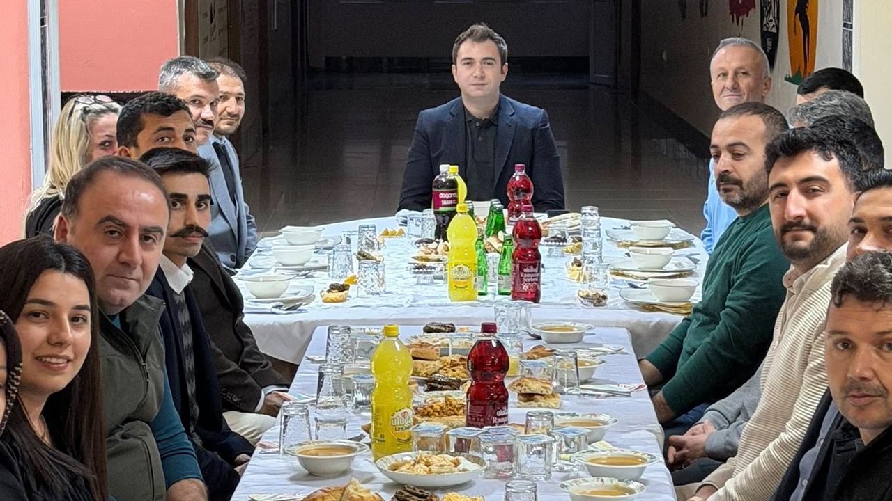 Şefaatli Kaymakamı Mehmet Burak Eski Öğretmenlerle İftar Programında Buluştu