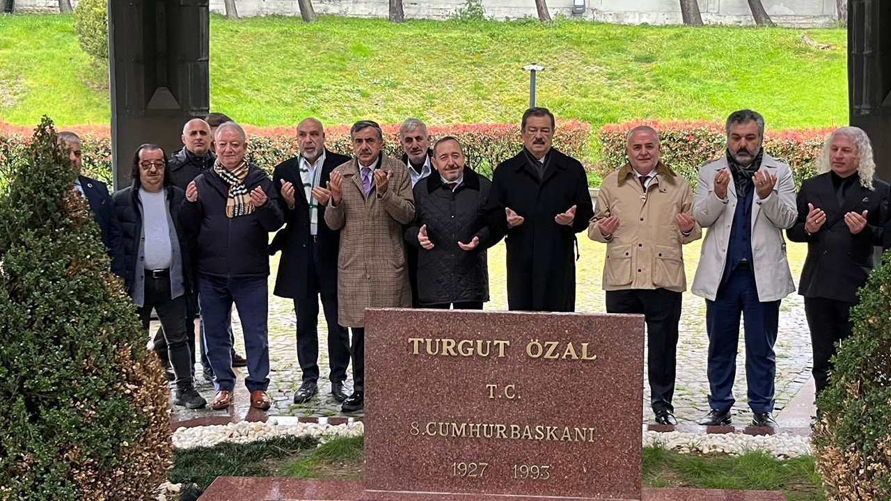 İYİ Parti Yozgat Milletvekili Lütfullah Kayalar Turgut Özal’ı Kabri Başında Andı