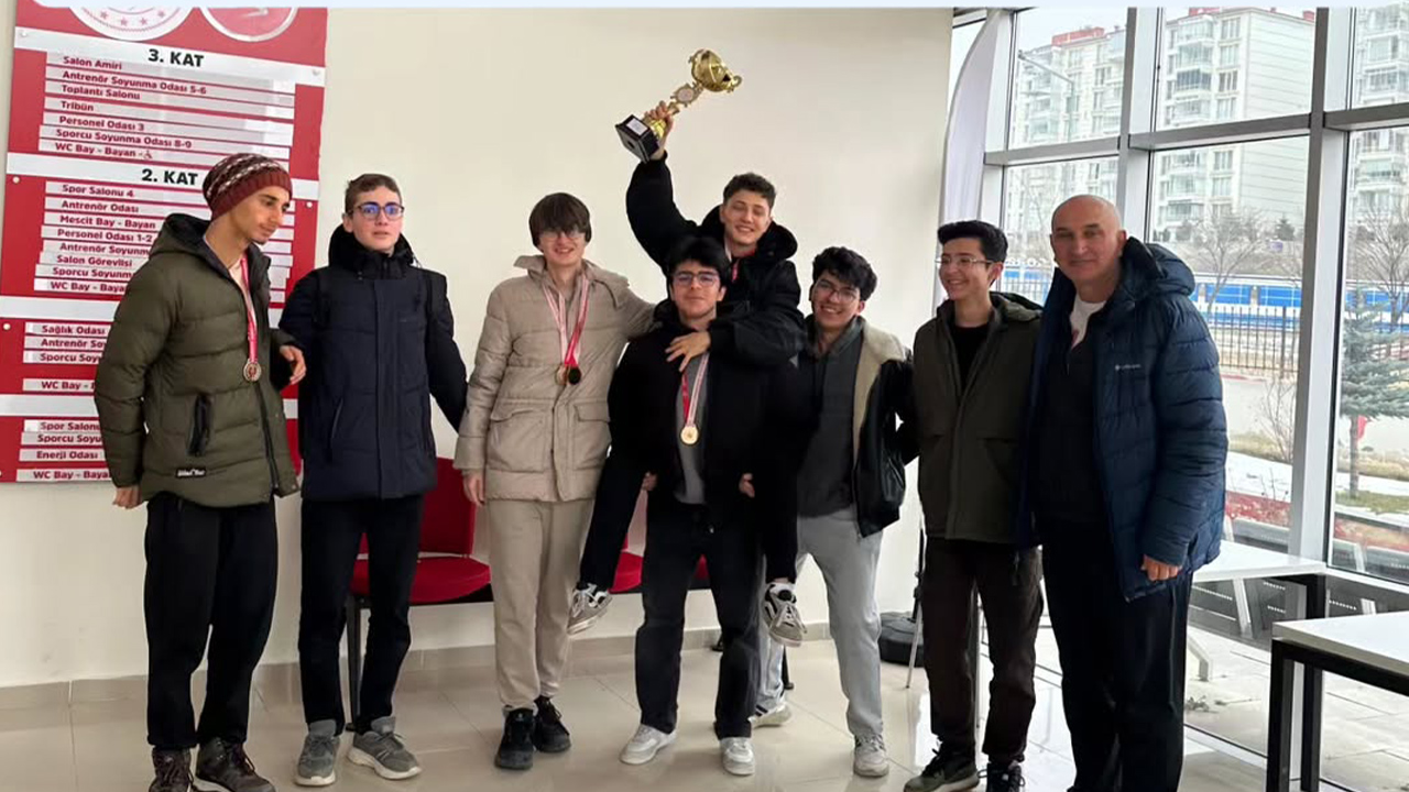 Yozgat Şehitler Fen Lisesi Satranç Turnuvasında İl Birincisi Oldu
