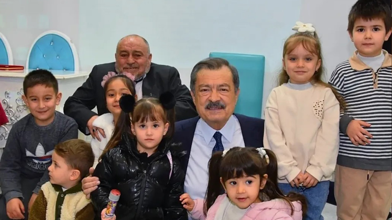 Yozgat Milletvekili Lütfullah Kayalar katıldığı iftar programlarında ilgi odağı oluyor: