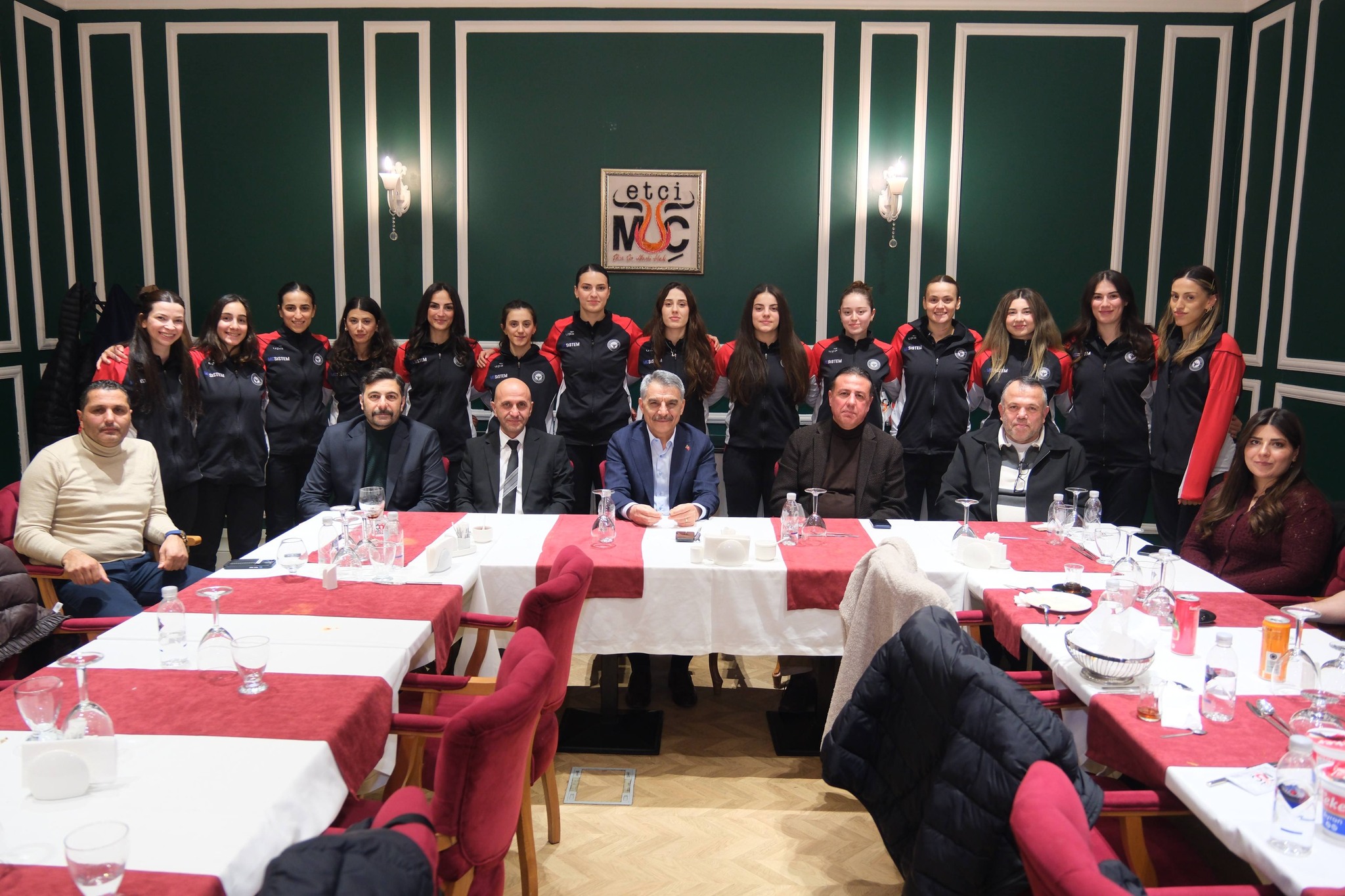 Yozgat Valisi Mehmet Ali Özkan MC Sistem Yozgat GSK Oyuncularını Kutladı