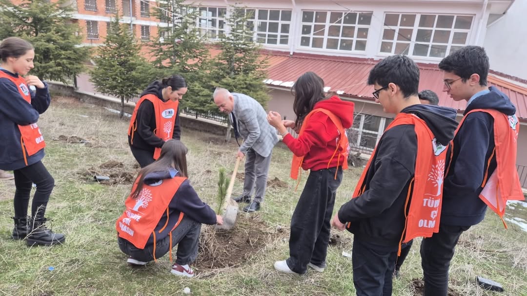 TEMA Vakfı Yozgat İl Temsilciliği Öğrencilerle Doğa Semineri ve Fidan Dikimi