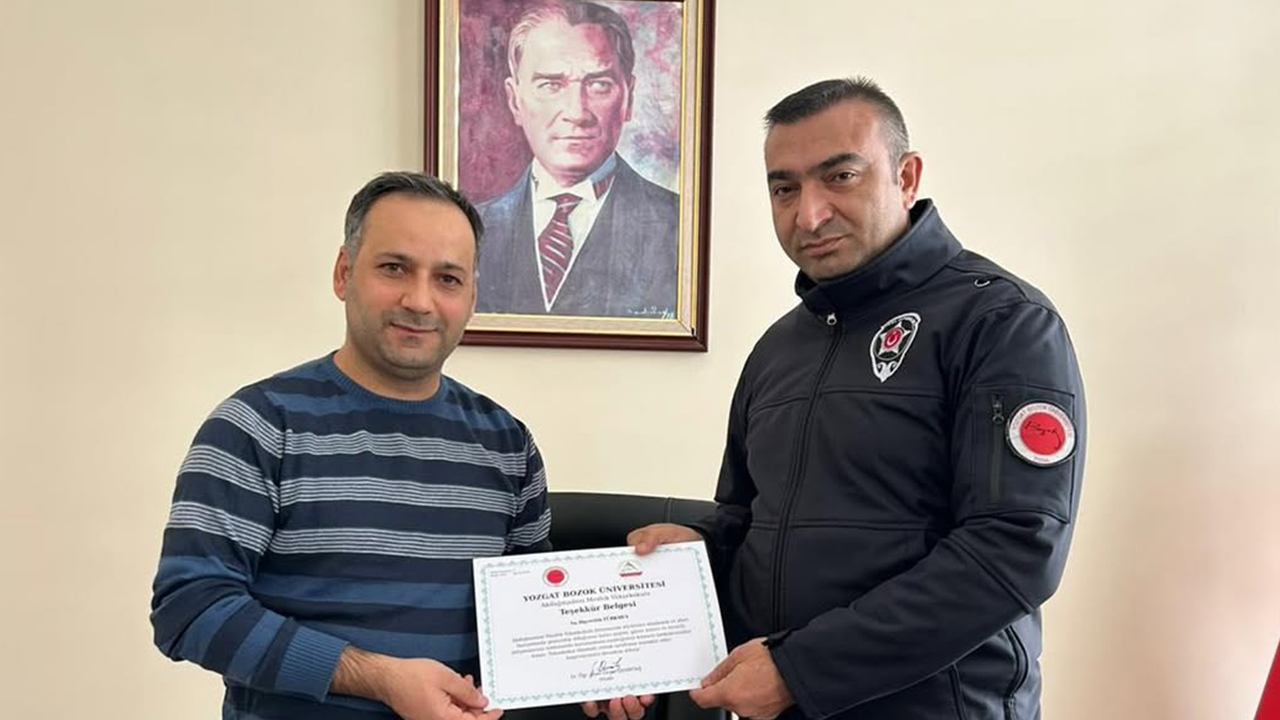 Akdağmadeni Meslek Yüksekokulu’nda İdari Personele Teşekkür Belgesi