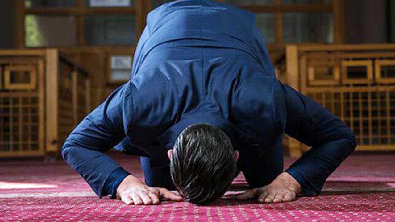 Tilavet Secdesi Nasıl Yapılır? Namaz İçinde ve Dışında Uygulama Şekilleri