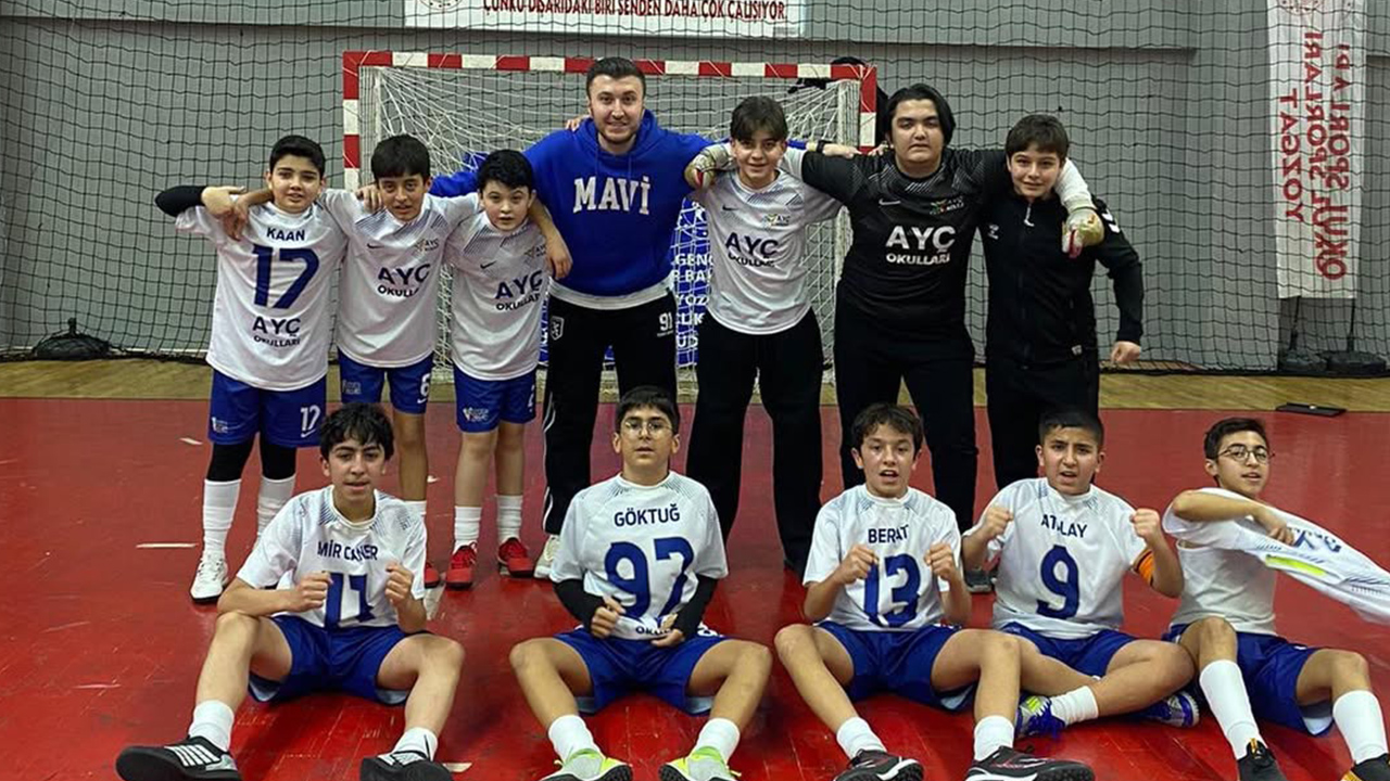 Yozgat AYÇ Koleji Futsal Takımı Yarı Finalde