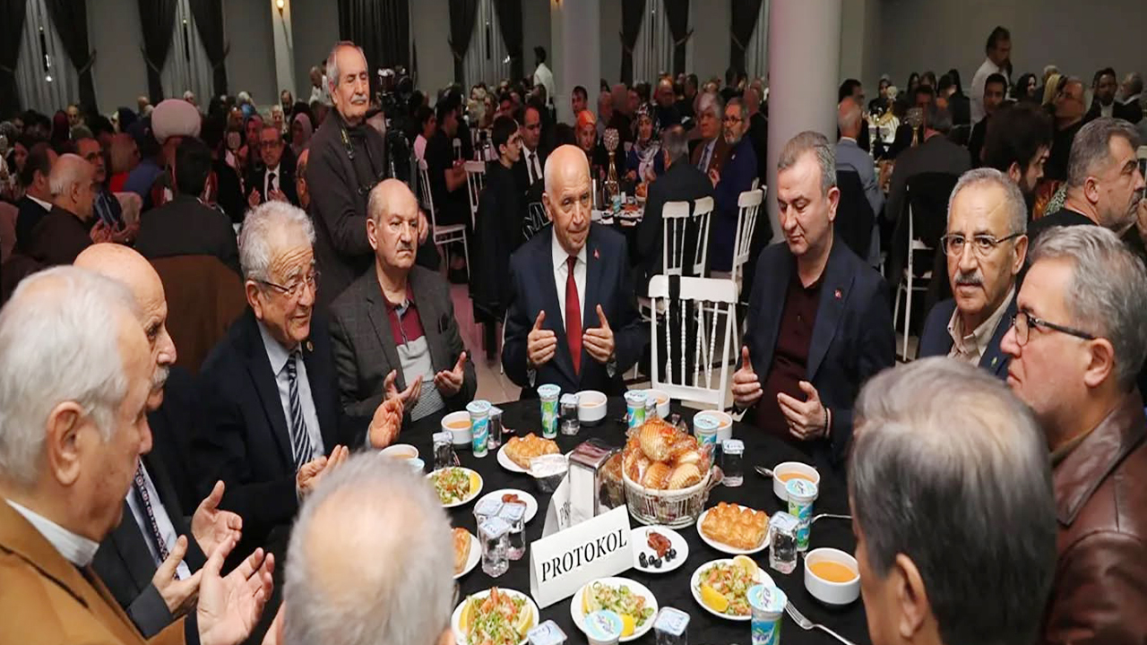 Başkent’te Yenifakılı Rüzgarı: Siyaset ve Akademi Dünyası İftar Sofrasında Buluştu