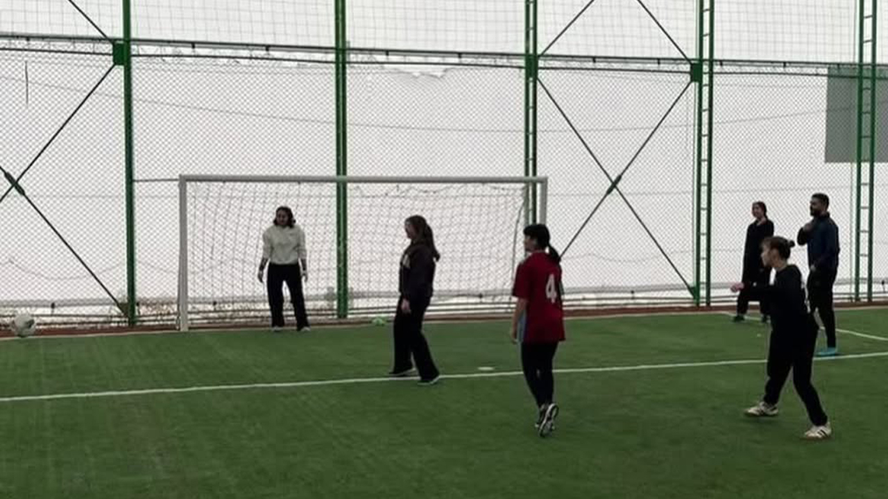 Yenifakılı'nın başarılı kızları