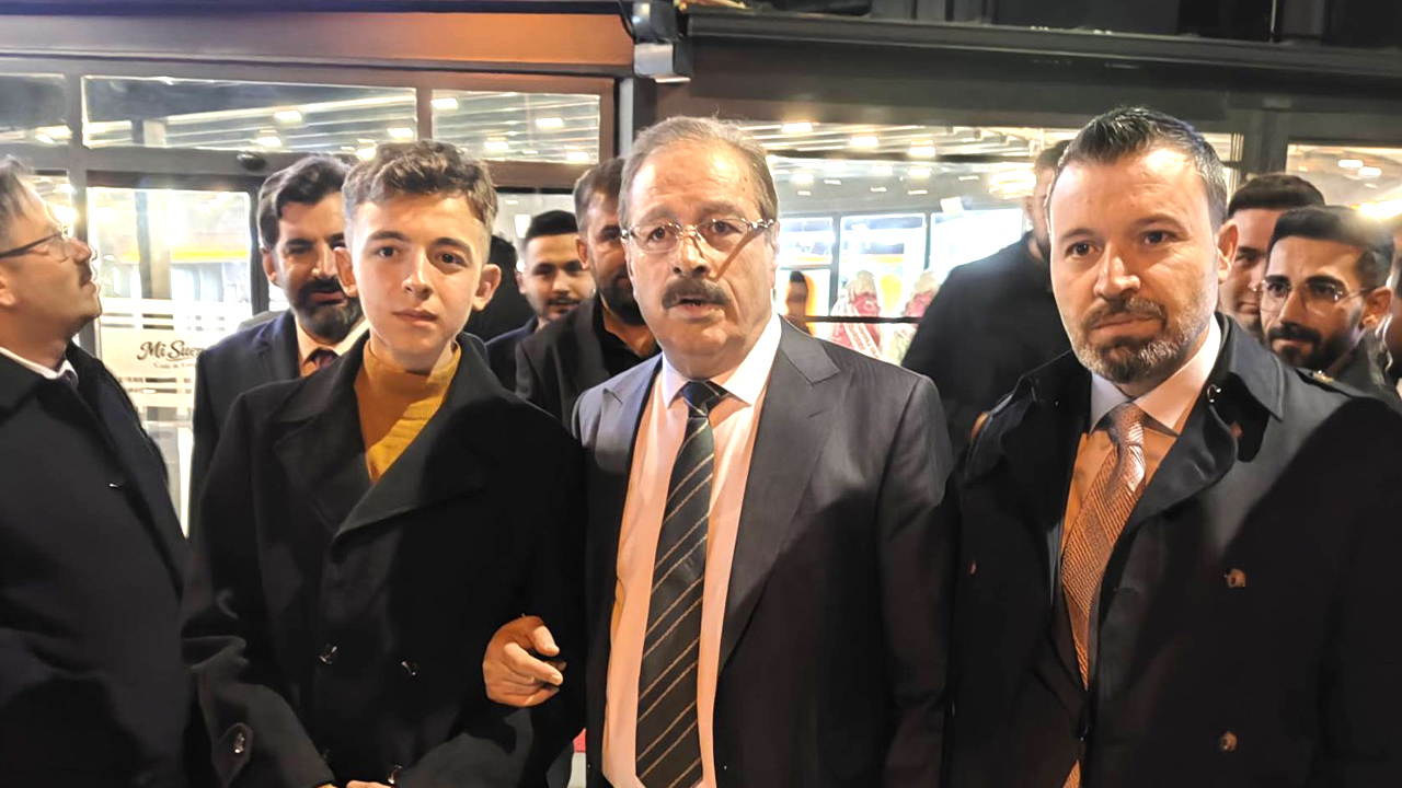 Türkiye’nin en büyük yapay zeka yazılımı yaptığını söyleyen Yozgatlı genç siyasetçilerden destek istedi