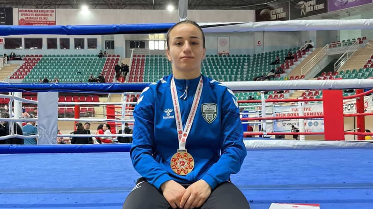 Yozgatlı Milli Sporcu Rabia Karadaş Türkiye Kick Boks Şampiyonu Oldu