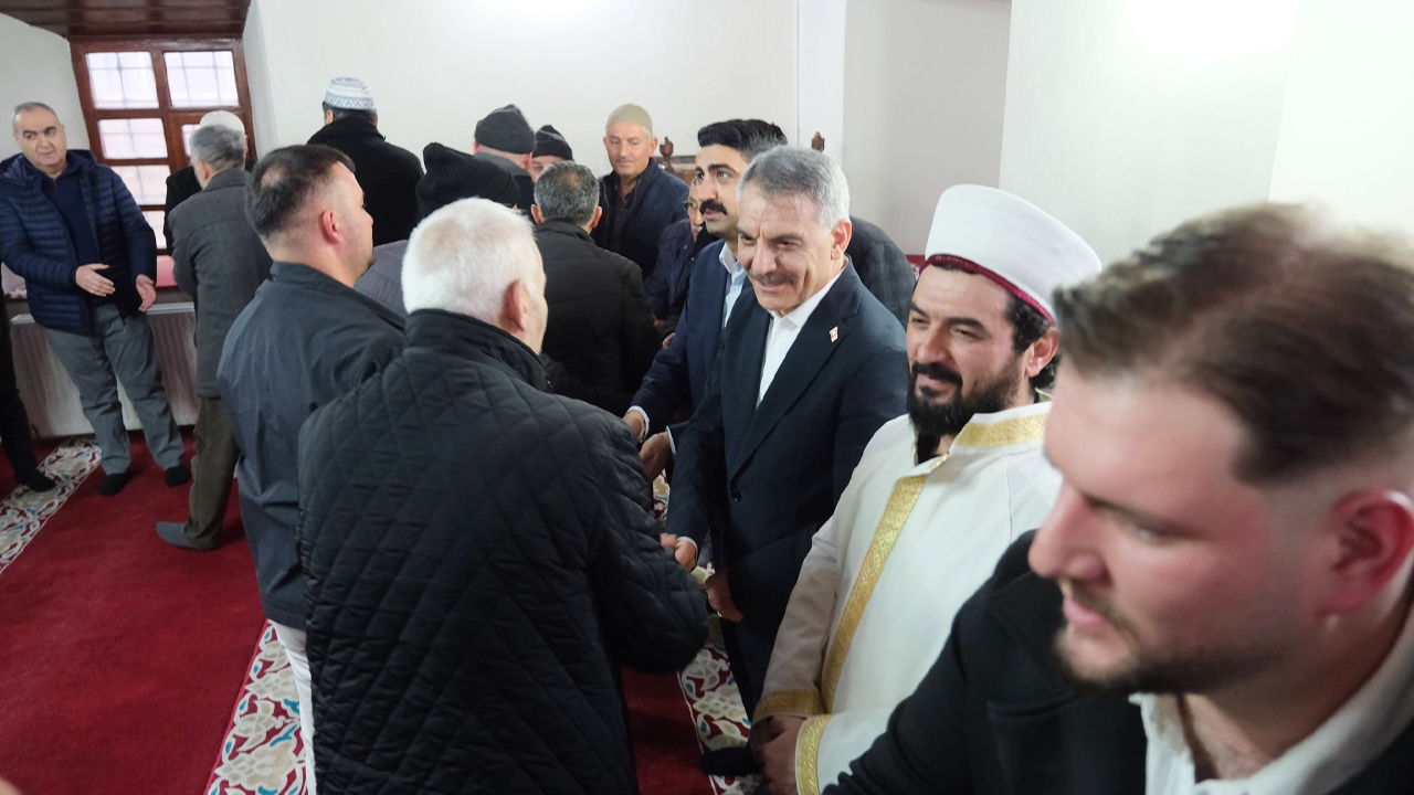 Yozgat’ta Bayram Sabahı: Camilerde Buluşan Vatandaşlar Bayramlaştı