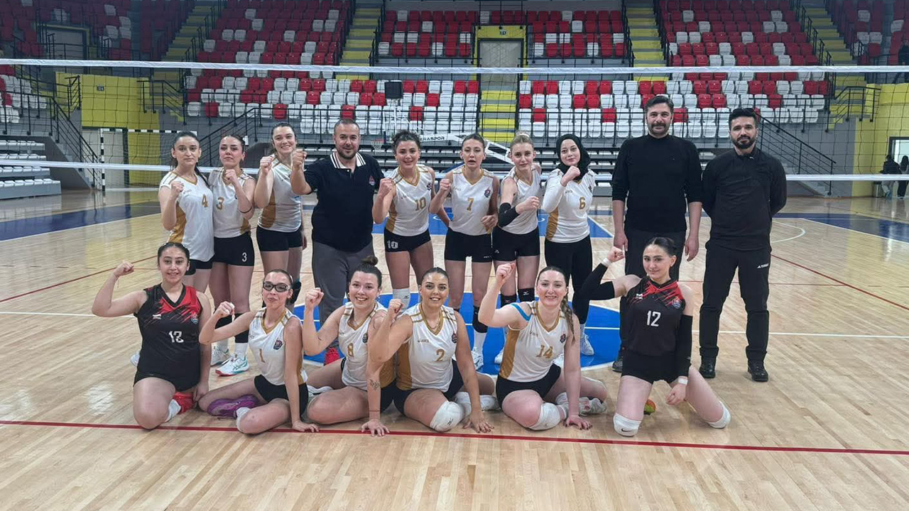 Yozgat Yurdum Spor Kız Voleybol Takımı Bölgesel Lig’de Zirvede