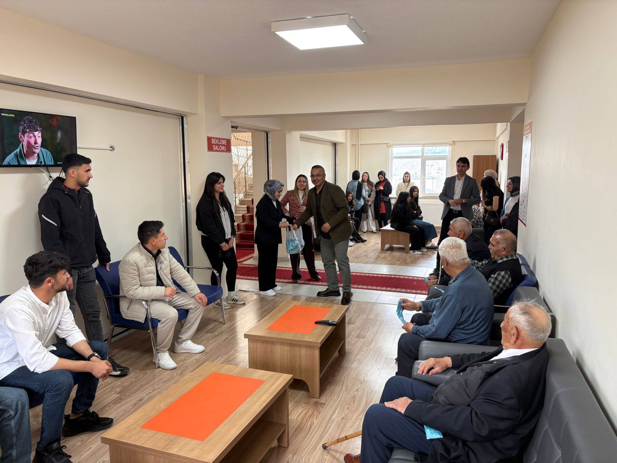 Akdağmadeni Huzurevi’nde Yaşlılarla Buluştular