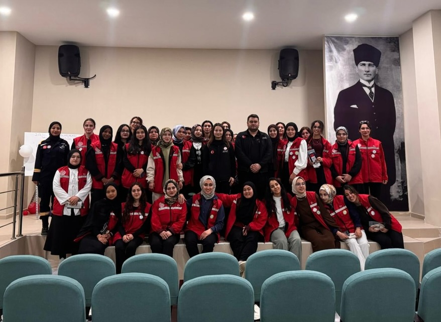 Yozgat’ta Afet Farkındalık Eğitimi Yoğun İlgi Görüyor: AFAD Gönüllülere Hayati Bilgiler Aktarıyor