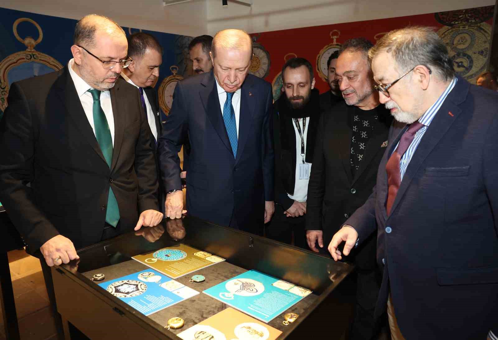Her birine Cumhurbaşkanı Erdoğan'ın eli değdi: bu sergi başka sergi