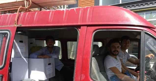 Harçlıkları ve burs paraları ile 55 aileye gıda yardımı yaptılar