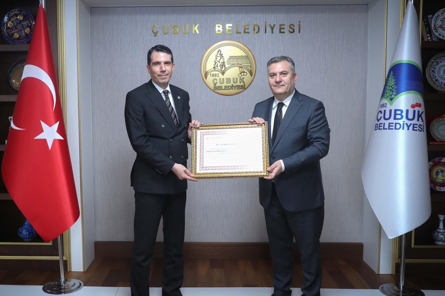 Çubuk Belediyesi’ne “Sağlığı Geliştiren Belediye” Belgesi Yeniden Takdim Edildi
