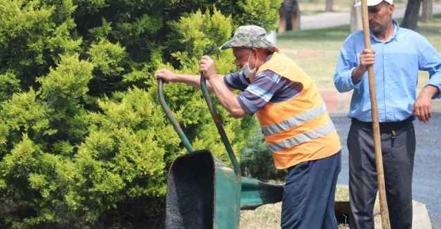 40 derece sıcaklıkta asfalt döküyorlar